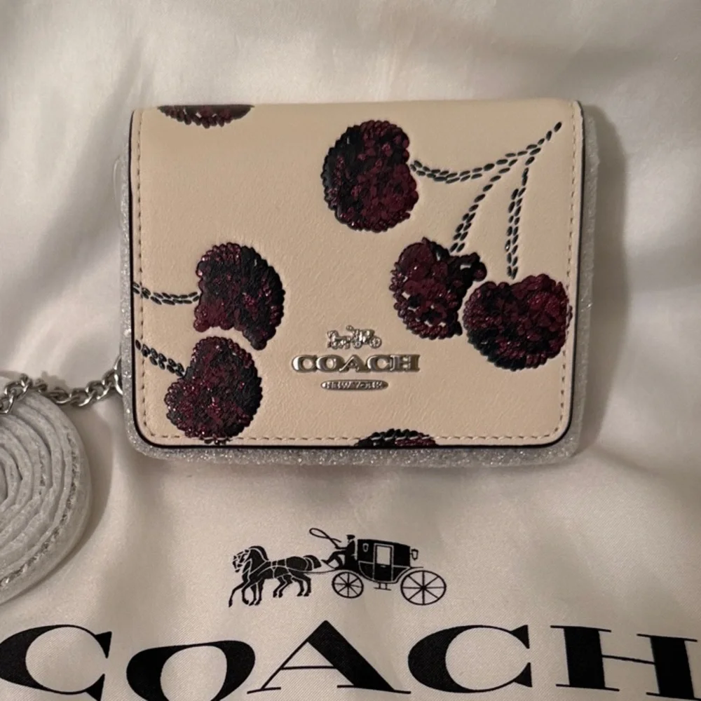 ❤️🍒Coach‎ NWT White Mini Wallet with Silver Chain With Sparkly Cherry Print - Picture 4 of 6